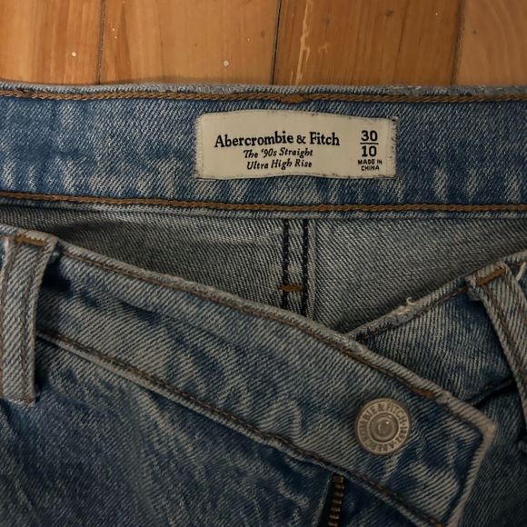 Abercrombie and Fitch, the 90s straight ultra high-rise jeans - Picture 2 of 4